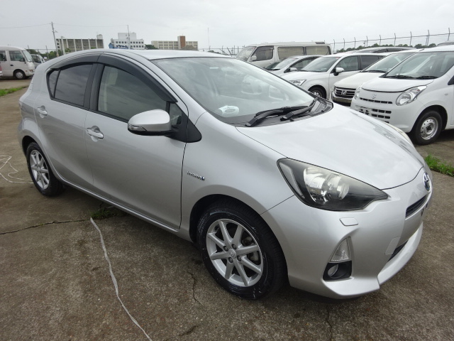 2013/APR Auction Grade:4 !! TOYOTA AQUA NHP10 1500cc NHP10-2195676