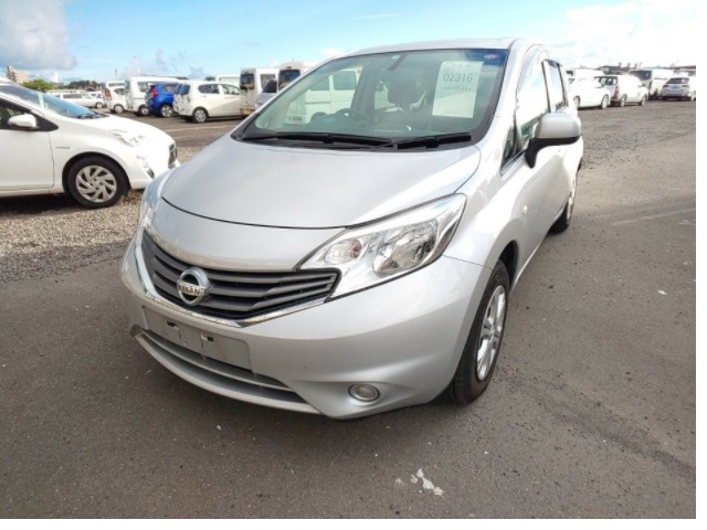 2013/SEP/Auction Grade:4 NOTE E12 1200cc E12-137697