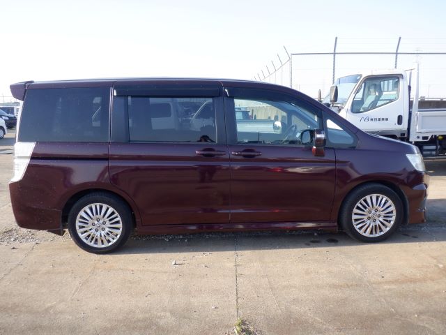2010YEAR/APR HONDA STEP WAGON RK5 2000cc RK5-1024516 | Japanese